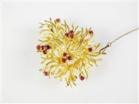 Lot 248 - A ruby brooch