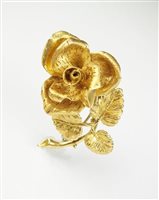 Lot 148 - A rose brooch