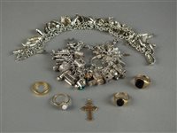 Lot 3 - A collection of rings and costume jewellery