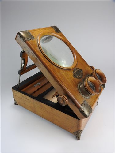 Lot 550 - A Maison Martinet walnut and metal mounted stereoscopic viewer