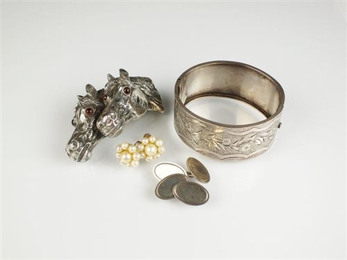 Lot 8 - A pair of silver cufflinks