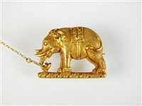 Lot 279 - Elephant brooch