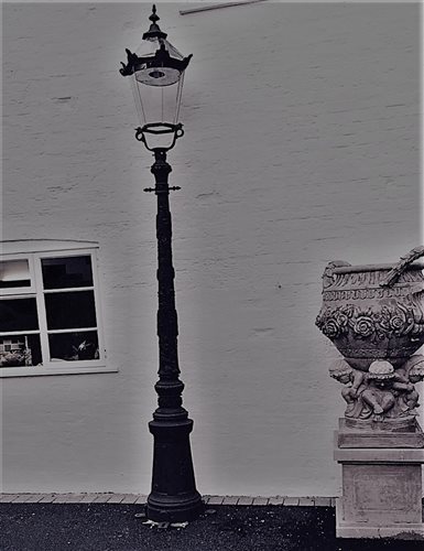 Lot 389 - A cast iron lantern style street lamp