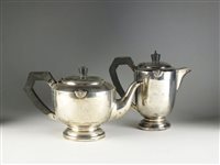 Lot 89 - Teapot and hot water jug