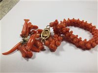 Lot 87 - A coral bracelet