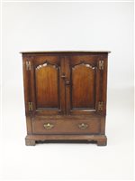 Lot 458 - An oak television cabinet