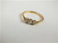 Lot 106 - Three stone diamond ring