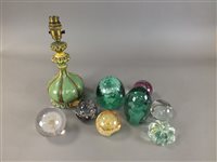 Lot 200 - A collection of glassware