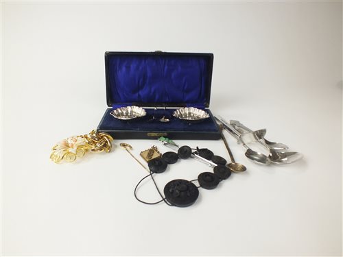 Lot 6 - A collection of silver, jewellery and coins