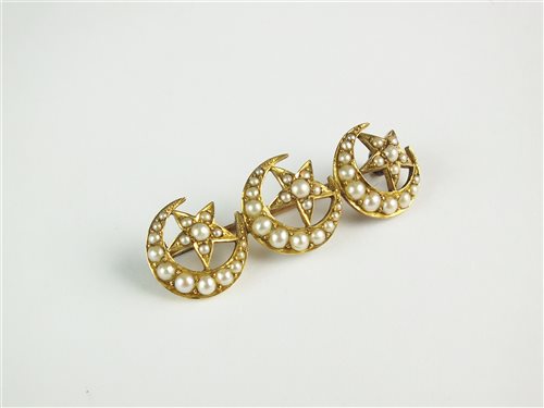 Lot 74 - A seed pearl crescent brooch