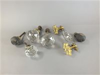 Lot 265 - A collection of glass and wooden door knobs