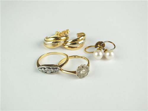 Lot 68 - A collection of jewellery
