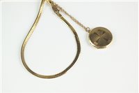 Lot 115 - A locket and necklace