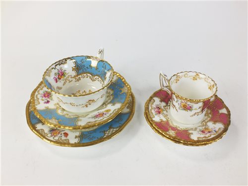 Lot 65 - A selection of Coalport batwing tea and coffeewares