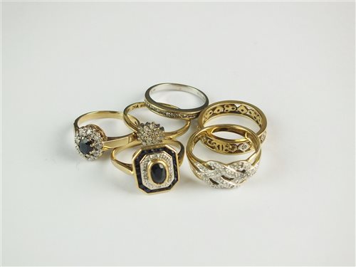 Lot 75 - A collection of six rings