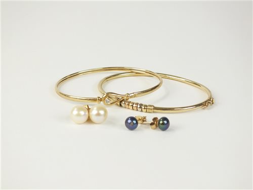 Lot 1 - Two 9ct gold bangles