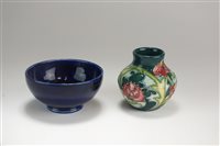 Lot 286 - A small Moorcroft bowl in the Anemone pattern