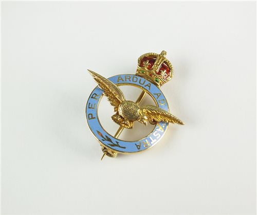 Lot 51 - An military enamel brooch