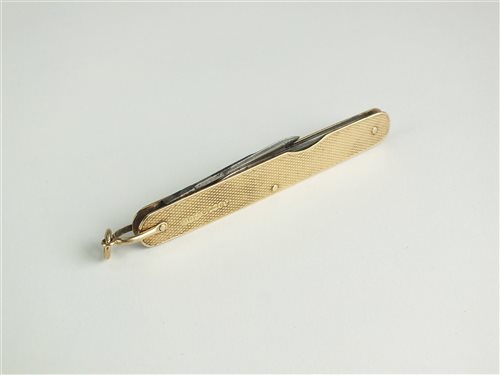 Lot 44 - A 9ct gold penknife