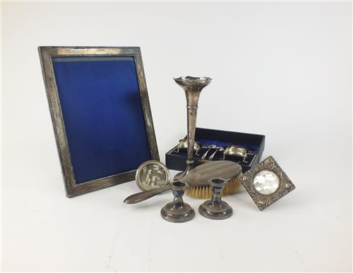 Lot 48 - A collection of silver