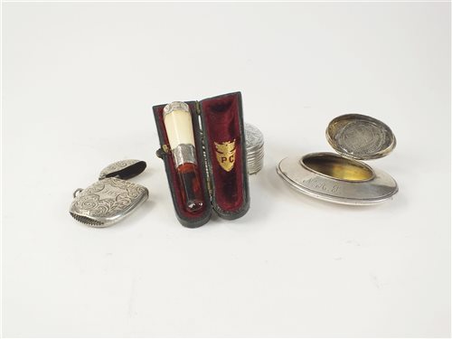 Lot 30 - A collection of snuff boxes, two vesta cases and a cased cheroot