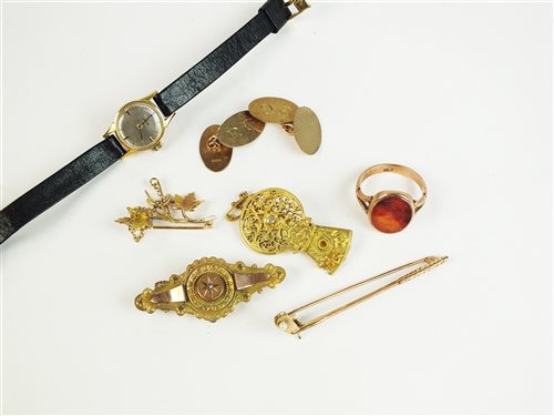 Lot 32 - A small collection of jewellery