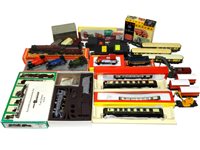 Lot 194 - Hornby Pullman coaches, locomotives and Accessories in HO/OO