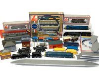 Lot 184 - Large quantity of '00' 2 rail locomotives, rolling stock and accessories