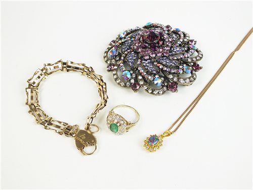 Lot 22 - A 9ct gold bracelet and a collection of jewellery