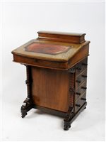 Lot 273 - Walnut davenport