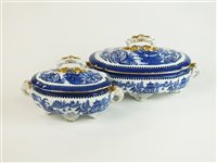 Lot 122 - Quantity of Royal Worcester 'Willow Pattern' dinnerware