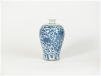 Lot 234 - A Chinese blue and white porcelain vase, meiping