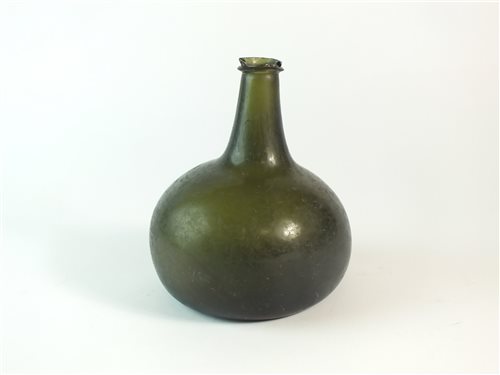 Lot 11 - An 18th century glass onion bottle (chipped)