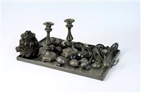 Lot 100 - A collection of pewter