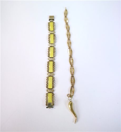 Lot 16 - A yellow metal bracelet