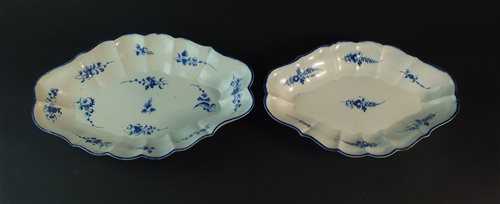 Lot 40 - Caughley dessert dishes in Salopian and Chantilly designs (one restored)