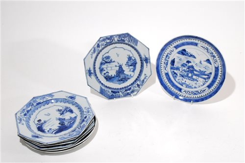 Lot 289 - A set of five Chinese blue and white export octagonal porcelain plates
