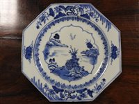 Lot 289 - A set of five Chinese blue and white export octagonal porcelain plates