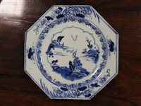 Lot 289 - A set of five Chinese blue and white export octagonal porcelain plates