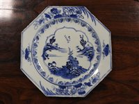 Lot 289 - A set of five Chinese blue and white export octagonal porcelain plates