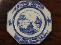 Lot 289 - A set of five Chinese blue and white export octagonal porcelain plates