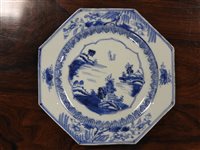 Lot 289 - A set of five Chinese blue and white export octagonal porcelain plates