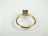 Lot 138 - A single stone diamond ring
