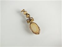 Lot 129 - An opal pendant