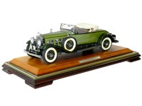 Lot 283 - Danbury Mint 1930 Cadillac V-16 Roadster and case