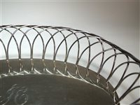 Lot 91 - A George III silver basket