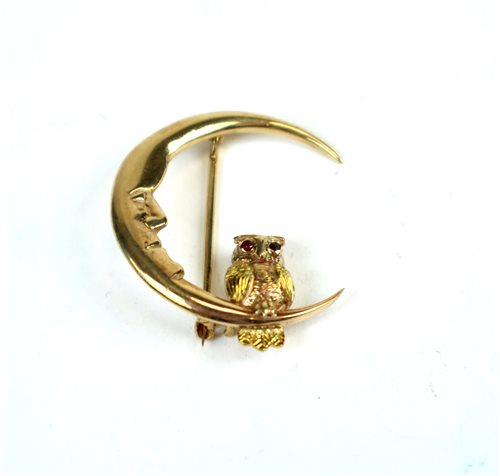 Lot 42 - A 9ct gold owl brooch
