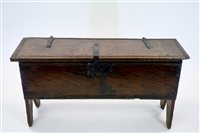 Lot 371 - An oak five plank coffer
