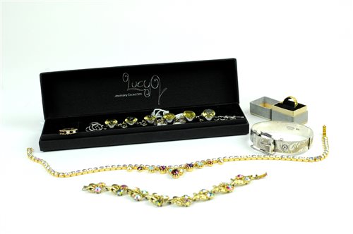 Lot 31 - A collection of jewellery