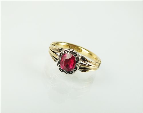 Lot 163 - A synthetic ruby ring
